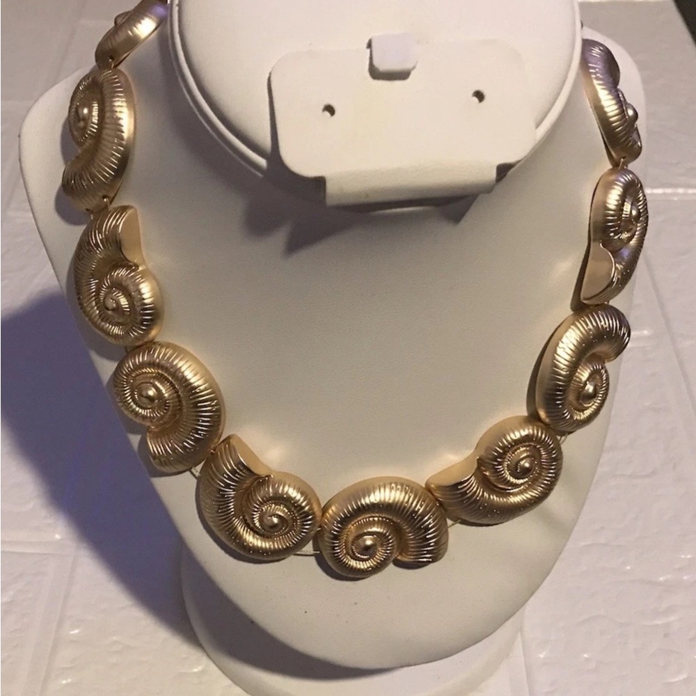 Piper.k Sea Shell Gold Necklace